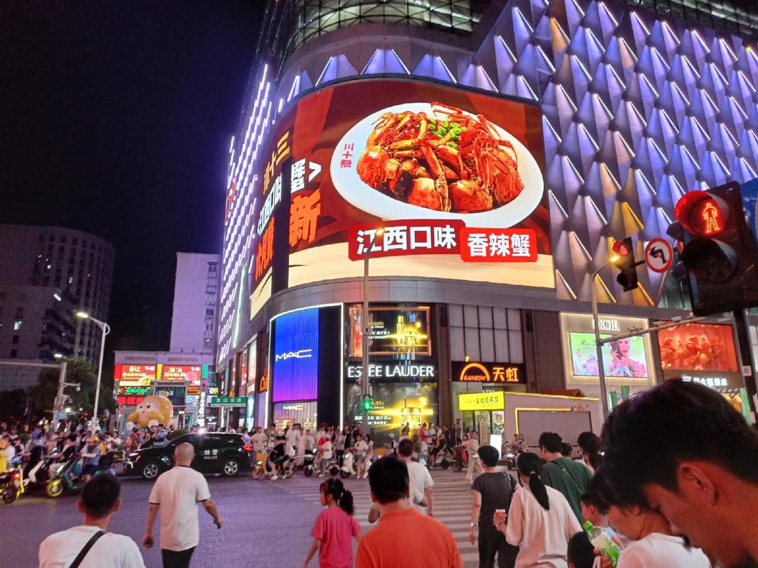 &amp;quot;第一次&amp;quot;來(lái)網(wǎng)紅城市南昌.圖片分別來(lái)自萬(wàn)壽宮,中山路,瑪雅,