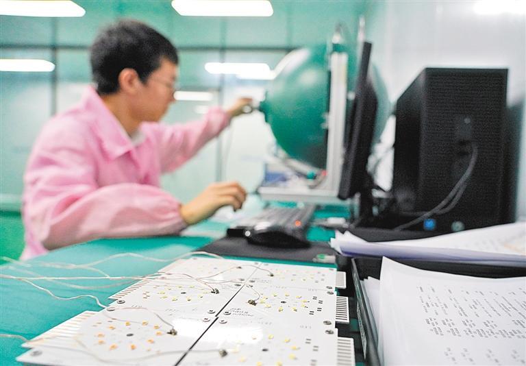 【沿著總書記的足跡】逐光前行--南昌LED產(chǎn)業(yè)發(fā)展掠影